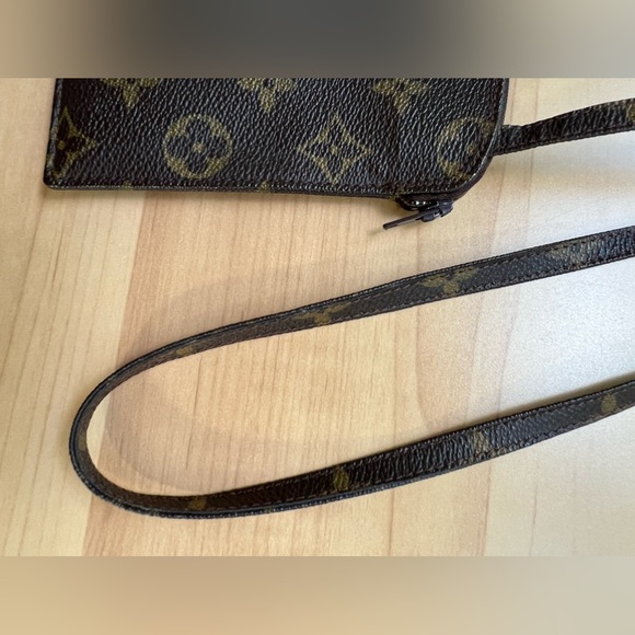 Vintage Louis Vuitton- 1986 LV Pochette
Secret / Rare Shoulder Bag - Picture 8 of 17